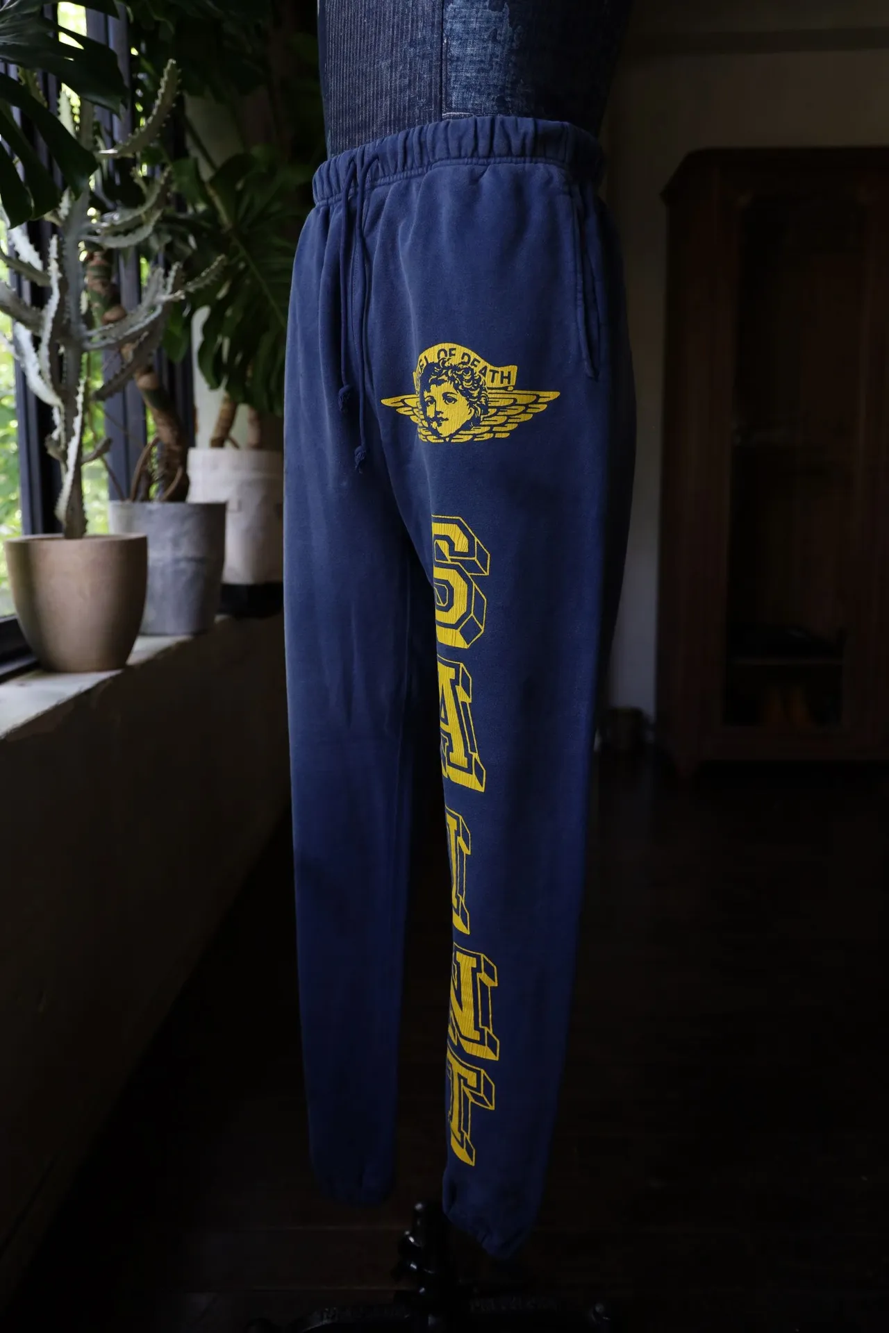 SAINT M×××××× ANGEL SWEATER PANTS/NAVY Angel Reborn Blue Sweatpants Washed Blue S-XL Assute Garment Dyeing Full Clothes Water Fading Dirty and Distressed New Vintage Ceiling God Cut Original Same Style
